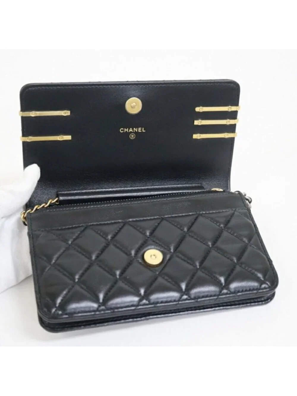 Chanel Quilted Chain Wallet 19 Lambskin Black Gold Silver - Picture 4 of 8